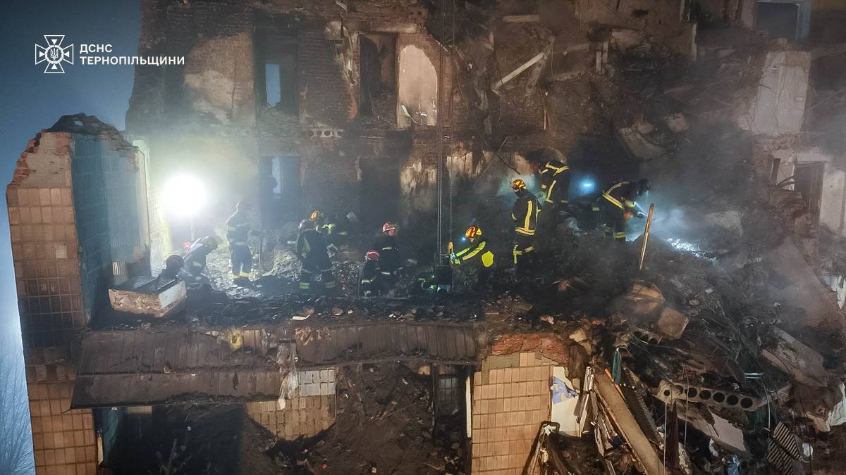 Пошуково-рятувальні роботи тривають у Тернополі третю добу